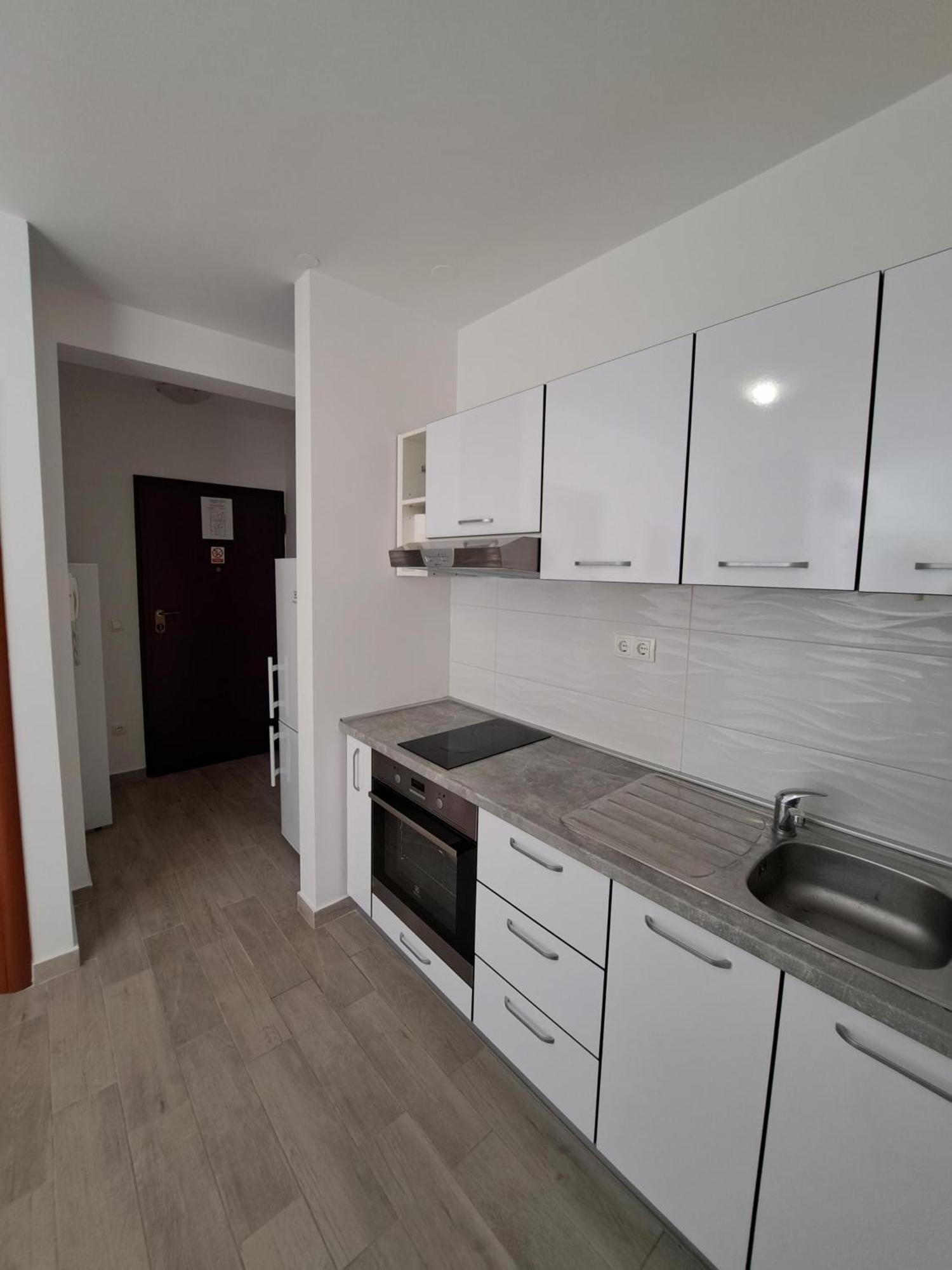 Apartment Charlie Komarna Bagian luar foto